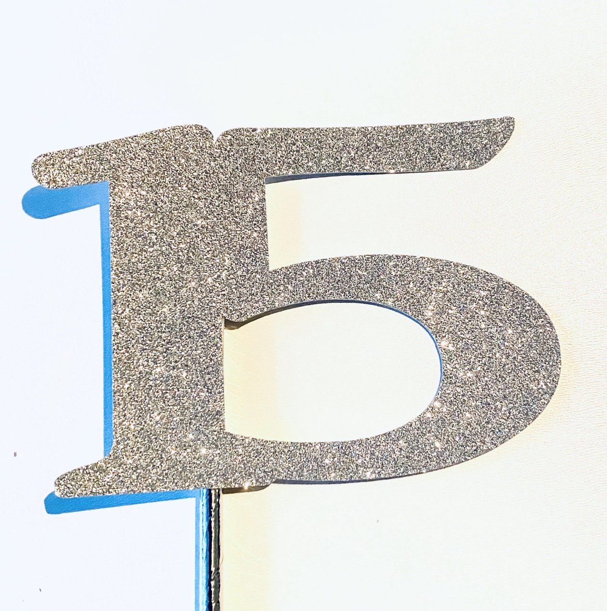 Taarttopper| Cake topper | Taartversiering| Verjaardag| Cijfers | 15 | Zilver glitter|14 cm| karton